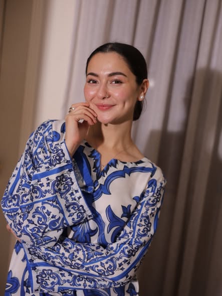Hania Aamir Stuns Fans in Blue and White Kaftan